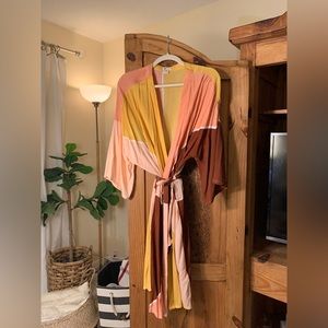 NWOT- Billabong belted Kimono. Size small